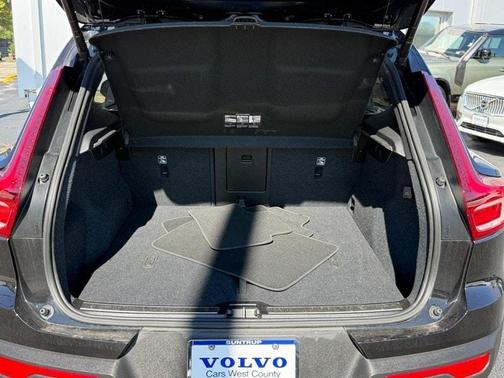 2025 Volvo XC40 B5 Plus Bright Theme
