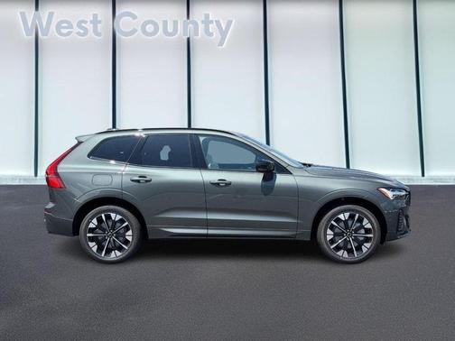 Forest Green 2026 Volvo XC60 B5 Plus