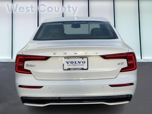 2024 Volvo S60 B5 Core Dark Theme