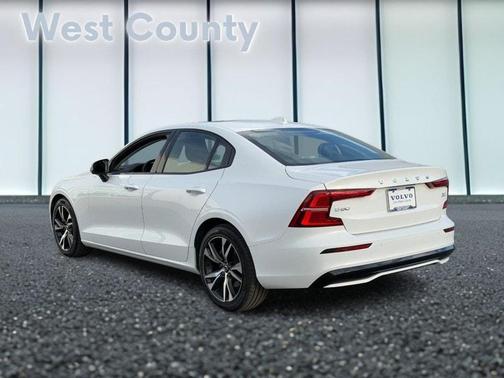 2024 Volvo S60 B5 Core Dark Theme