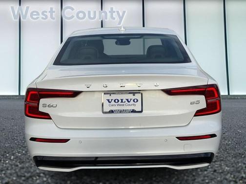 2024 Volvo S60 B5 Core Dark Theme