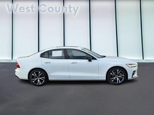 2024 Volvo S60 B5 Core Dark Theme