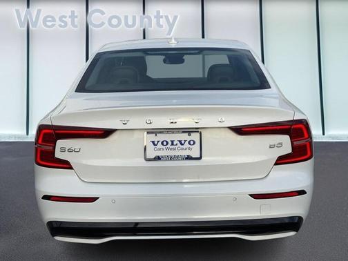 2024 Volvo S60 B5 Core Dark Theme