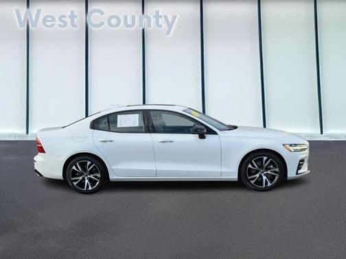 2024 Volvo S60 B5 Core Dark Theme