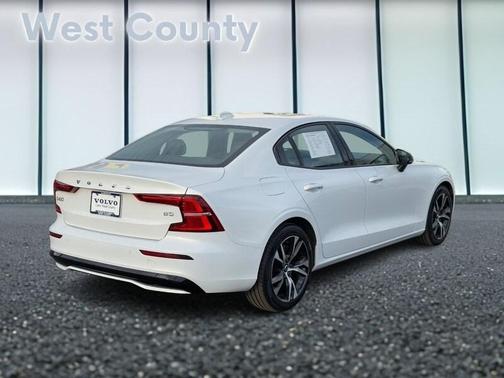 2024 Volvo S60 B5 Core Dark Theme