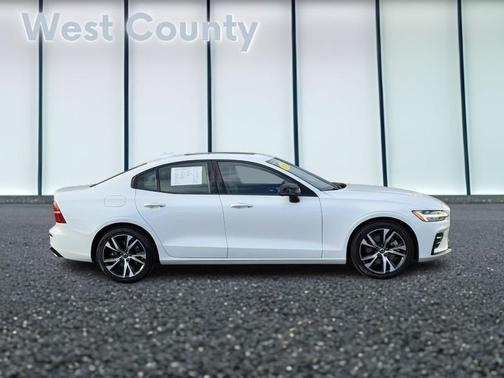 2024 Volvo S60 B5 Core Dark Theme