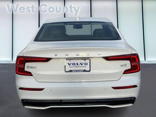 2024 Volvo S60 B5 Core Dark Theme