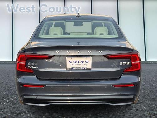 2023 Volvo S60 B5 Plus Dark Theme