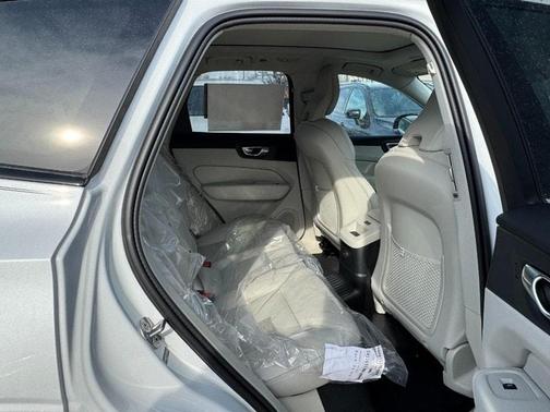 2026 Volvo XC60 Plug-In Hybrid T8 Ultra