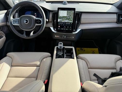 2026 Volvo XC90 B6 AWD Ultra Dark Theme 7-Seater