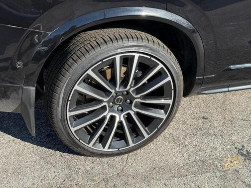 2026 Volvo XC90 B6 AWD Ultra Dark Theme 7-Seater