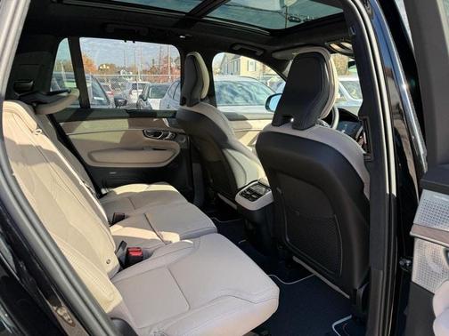 2026 Volvo XC90 B6 AWD Ultra Dark Theme 7-Seater