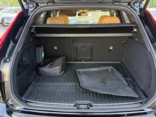 2025 Volvo XC60 Plug-In Hybrid T8 Ultra