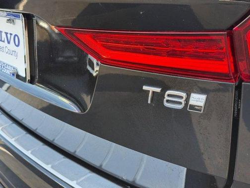 2025 Volvo XC60 Plug-In Hybrid T8 Ultra