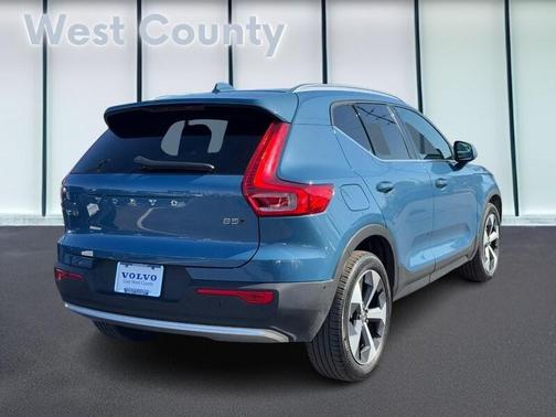 2025 Volvo XC40 B5 Plus Bright Theme