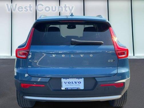 2025 Volvo XC40 B5 Plus Bright Theme