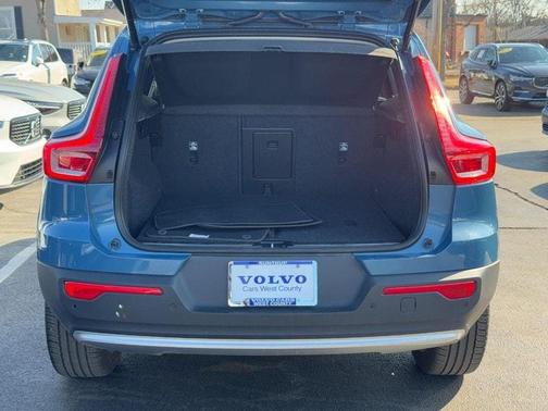 2025 Volvo XC40 B5 Plus Bright Theme