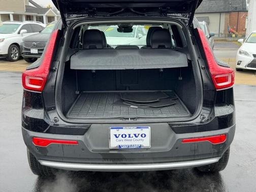 2025 Volvo XC40 B5 Core Bright Theme