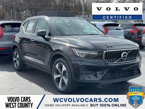 2025 Volvo XC40 B5 Core Bright Theme