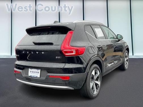 2025 Volvo XC40 B5 Core Bright Theme