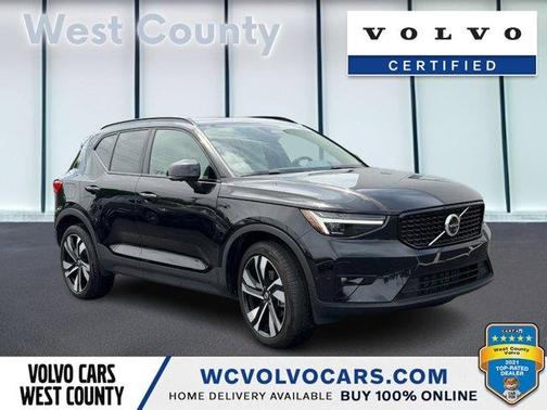 Onyx Black Metallic 2023 Volvo XC40 B5 Ultimate Dark Theme