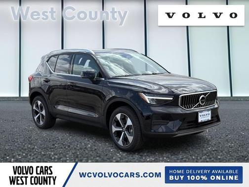 2025 Volvo XC40 B5 Core Bright Theme