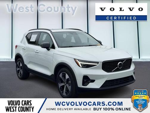 Crystal White 2026 Volvo XC40 B5 Plus