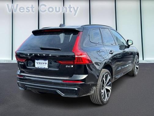 2023 Volvo XC60 B6 Ultimate Dark Theme