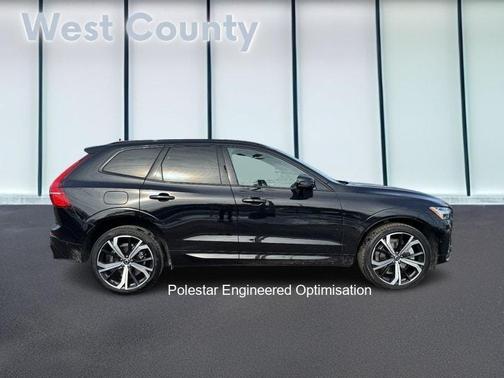 2023 Volvo XC60 B6 Ultimate Dark Theme