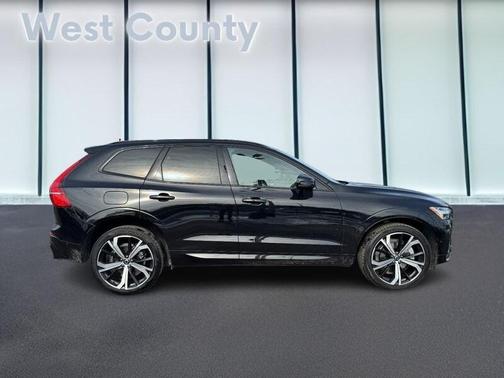 2023 Volvo XC60 B6 Ultimate Dark Theme
