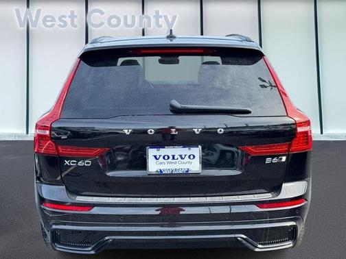 2023 Volvo XC60 B6 Ultimate Dark Theme