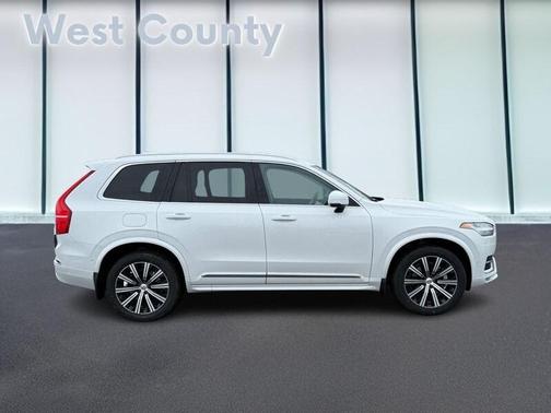 2023 Volvo XC90 B5 Plus