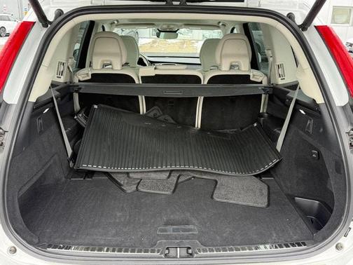 2023 Volvo XC90 B5 Plus