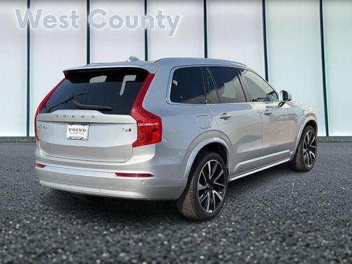 2022 Volvo XC90 T6 Momentum 7 Passenger