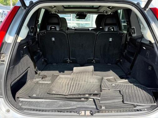 2022 Volvo XC90 T6 Momentum 7 Passenger
