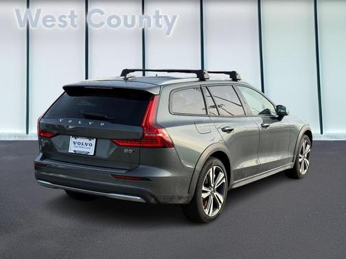 2026 Volvo V60 Cross Country B5 Plus