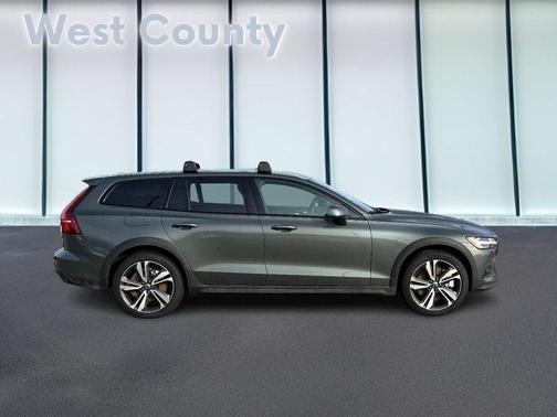 2026 Volvo V60 Cross Country B5 Plus