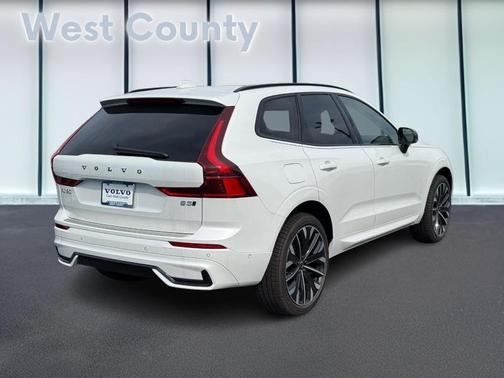 Crystal White 2026 Volvo XC60 B5 Ultra