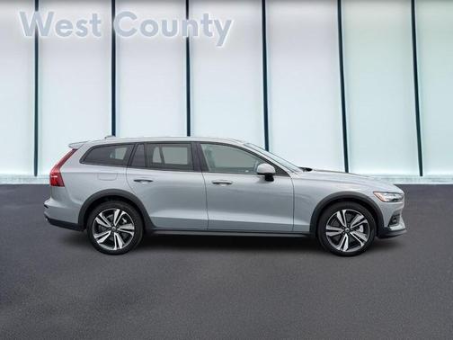 Metallic 2025 Volvo V60 Cross Country B5 Plus
