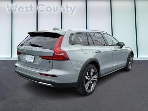 Metallic 2025 Volvo V60 Cross Country B5 Plus
