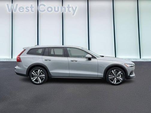 Metallic 2025 Volvo V60 Cross Country B5 Plus