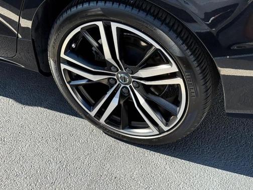 2022 Volvo S60 B5 R-Design
