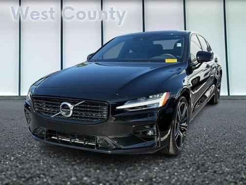 2022 Volvo S60 B5 R-Design