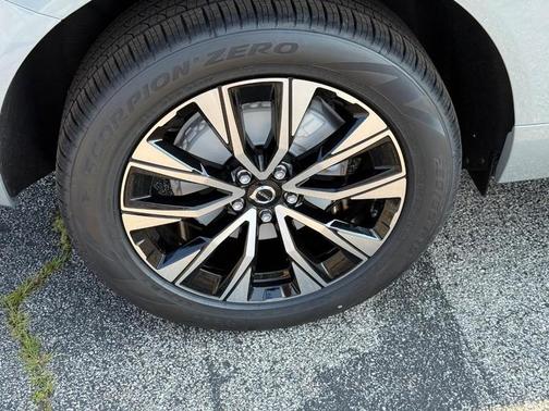 2025 Volvo XC60 B5 AWD Plus