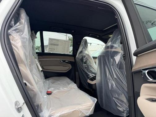 Crystal White Pearl 2026 Volvo XC90 B6 Plus 7-Seater