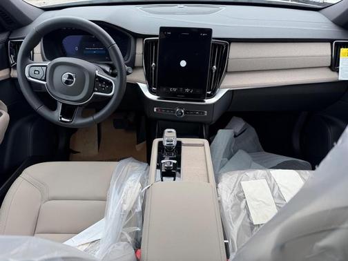 Crystal White Pearl 2026 Volvo XC90 B6 Plus 7-Seater
