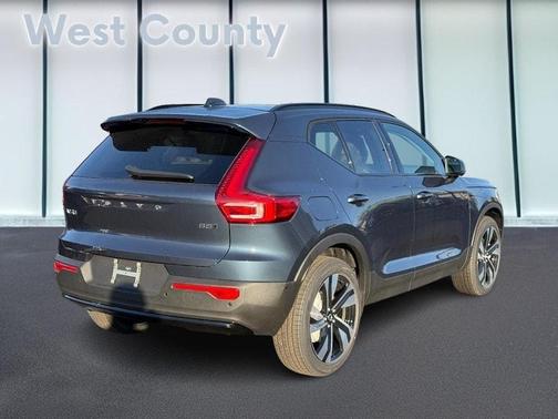 2026 Volvo XC40 B5 Plus