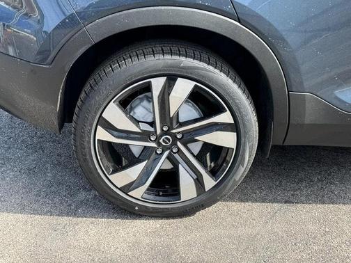 2026 Volvo XC40 B5 Ultra