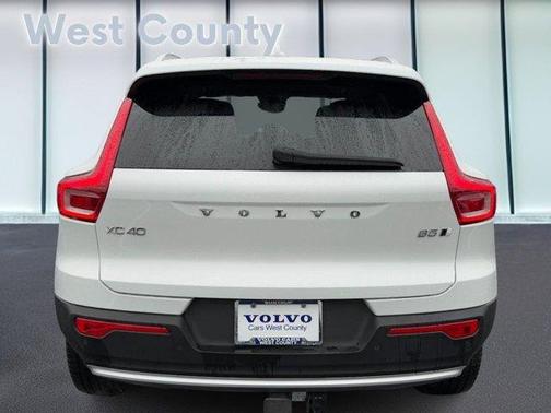 2023 Volvo XC40 B5 Ultimate Bright Theme