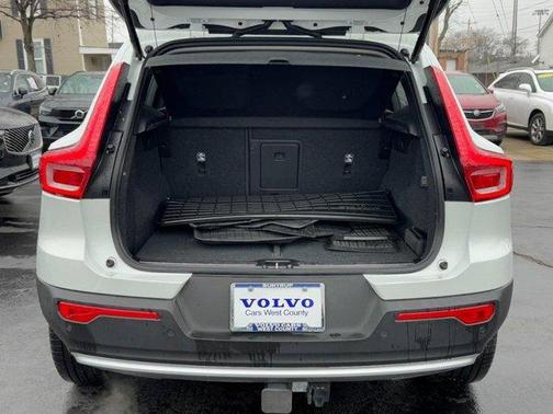 2023 Volvo XC40 B5 Ultimate Bright Theme